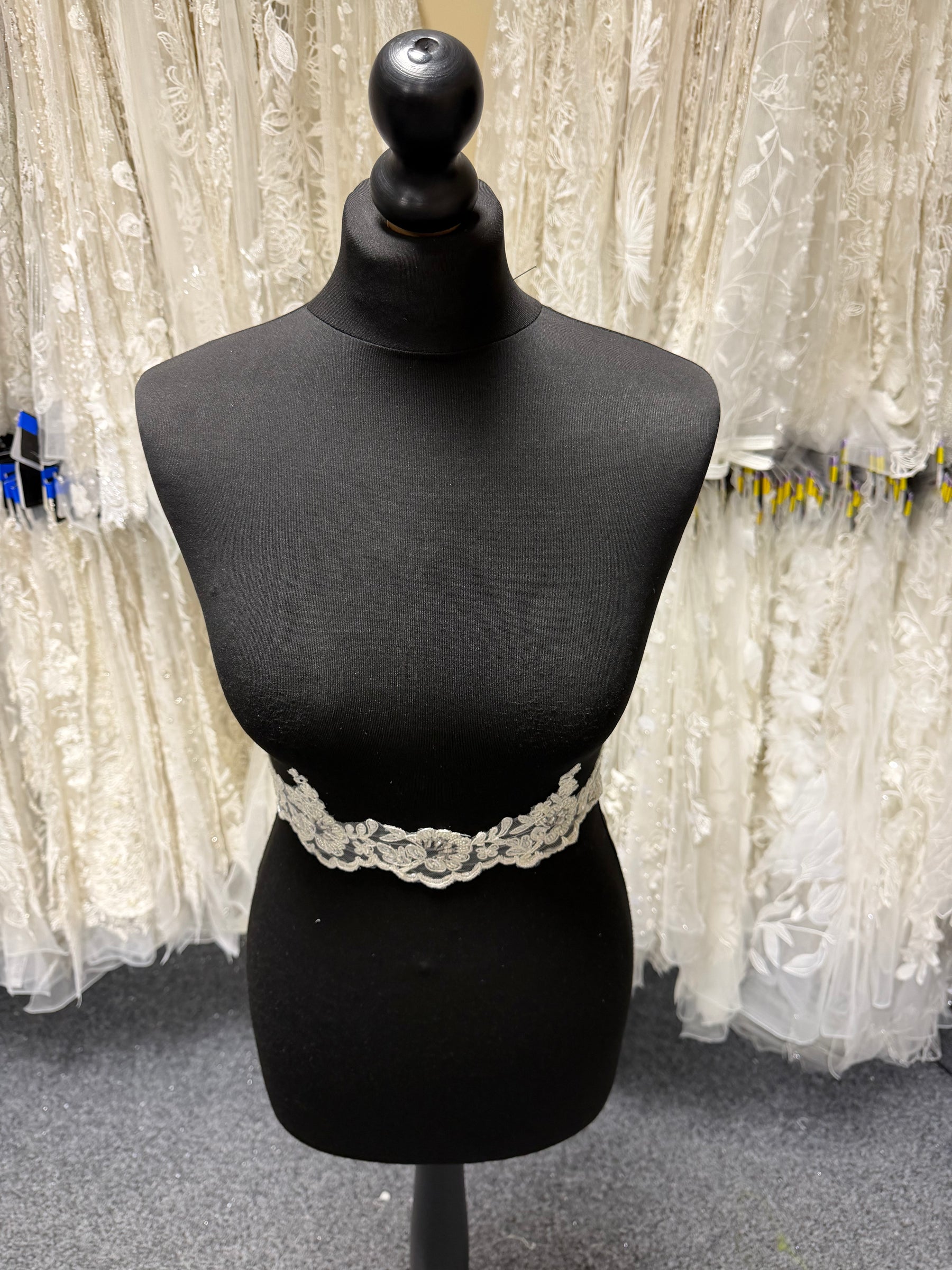 Ivory/Silver Beaded Sequin Edging - T55