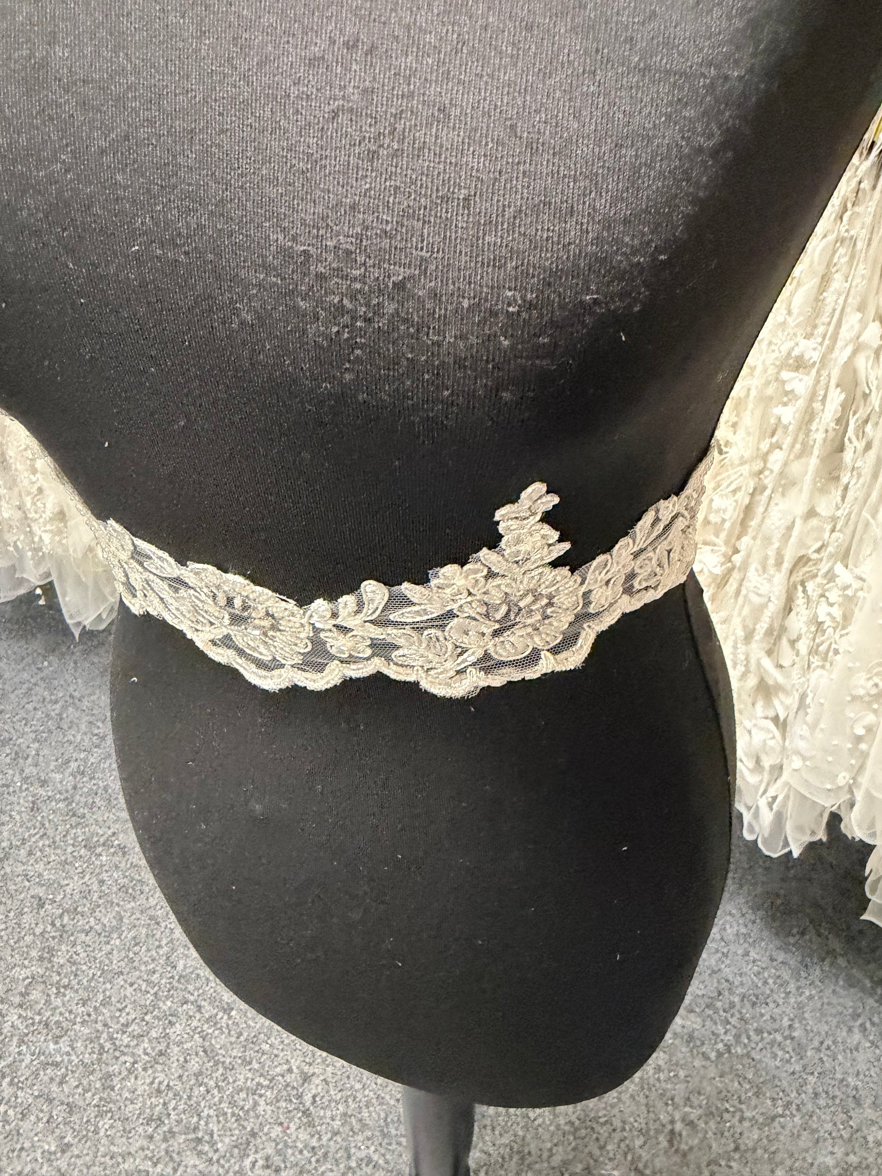 Ivory/Silver Beaded Sequin Edging - T55