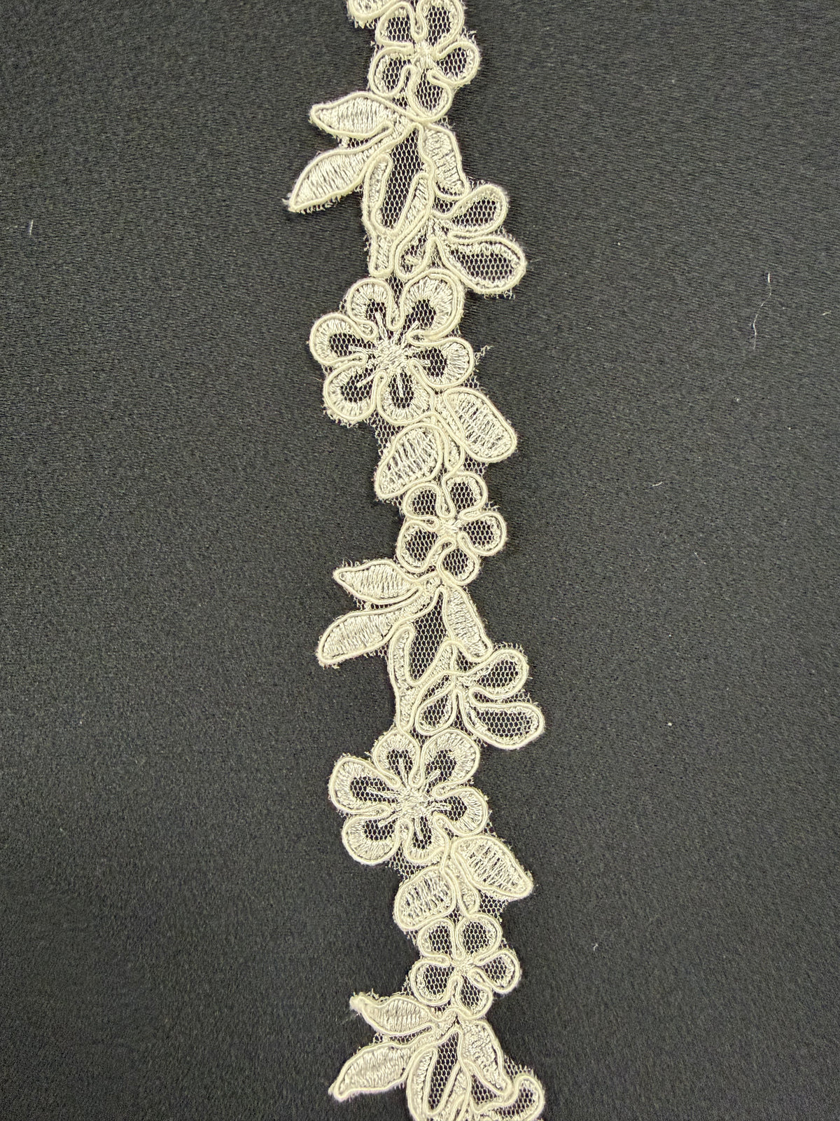 Ivory Corded Edging - T91