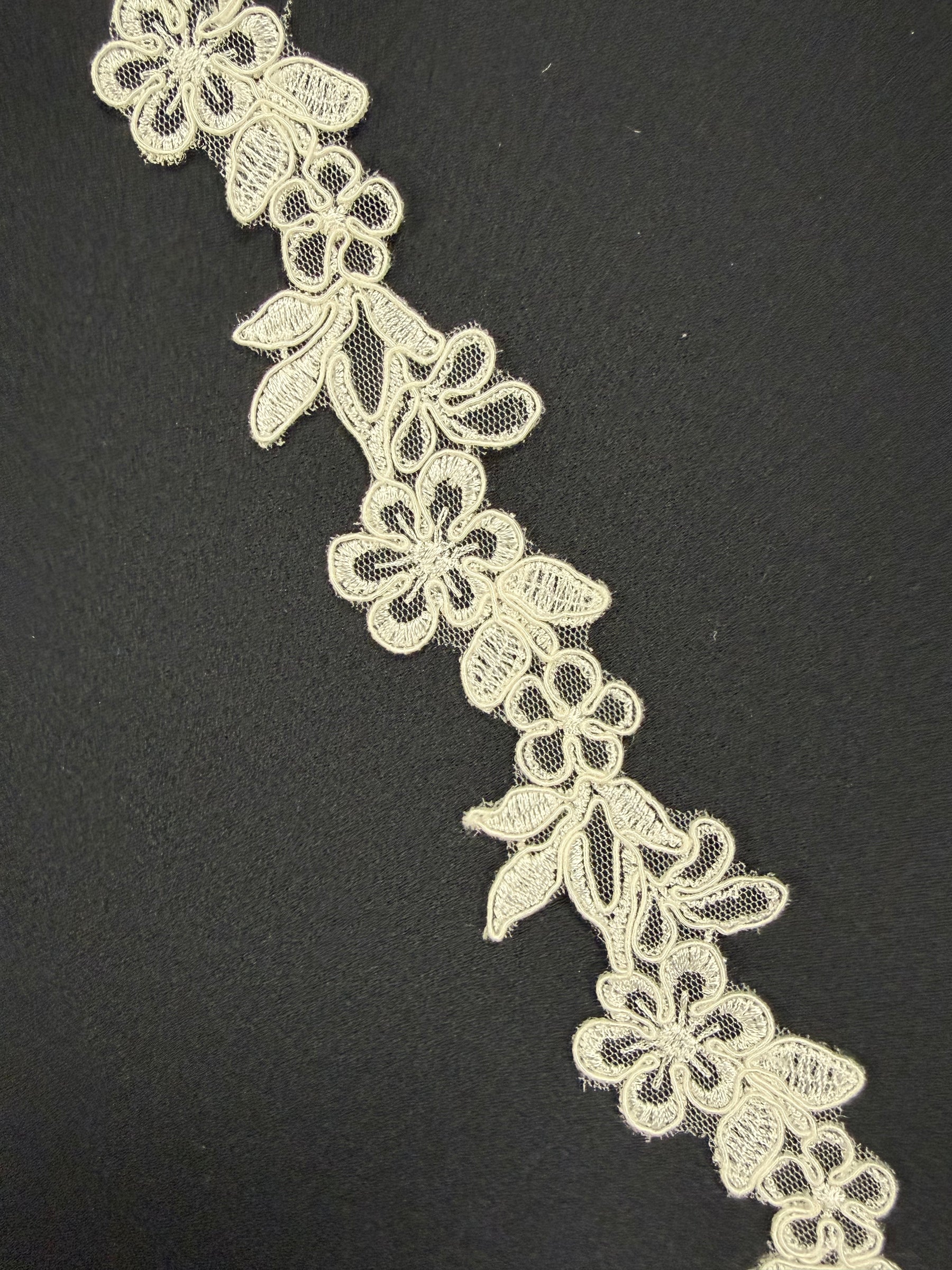 Ivory Corded Edging - T91