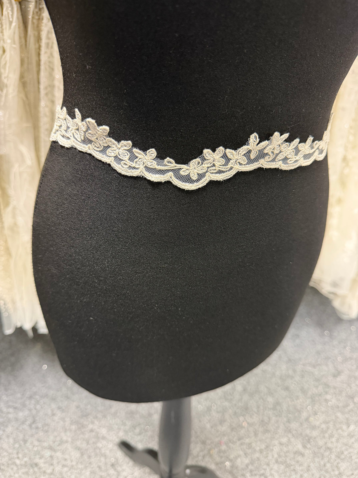 Ivory Corded Lace Trim - T88