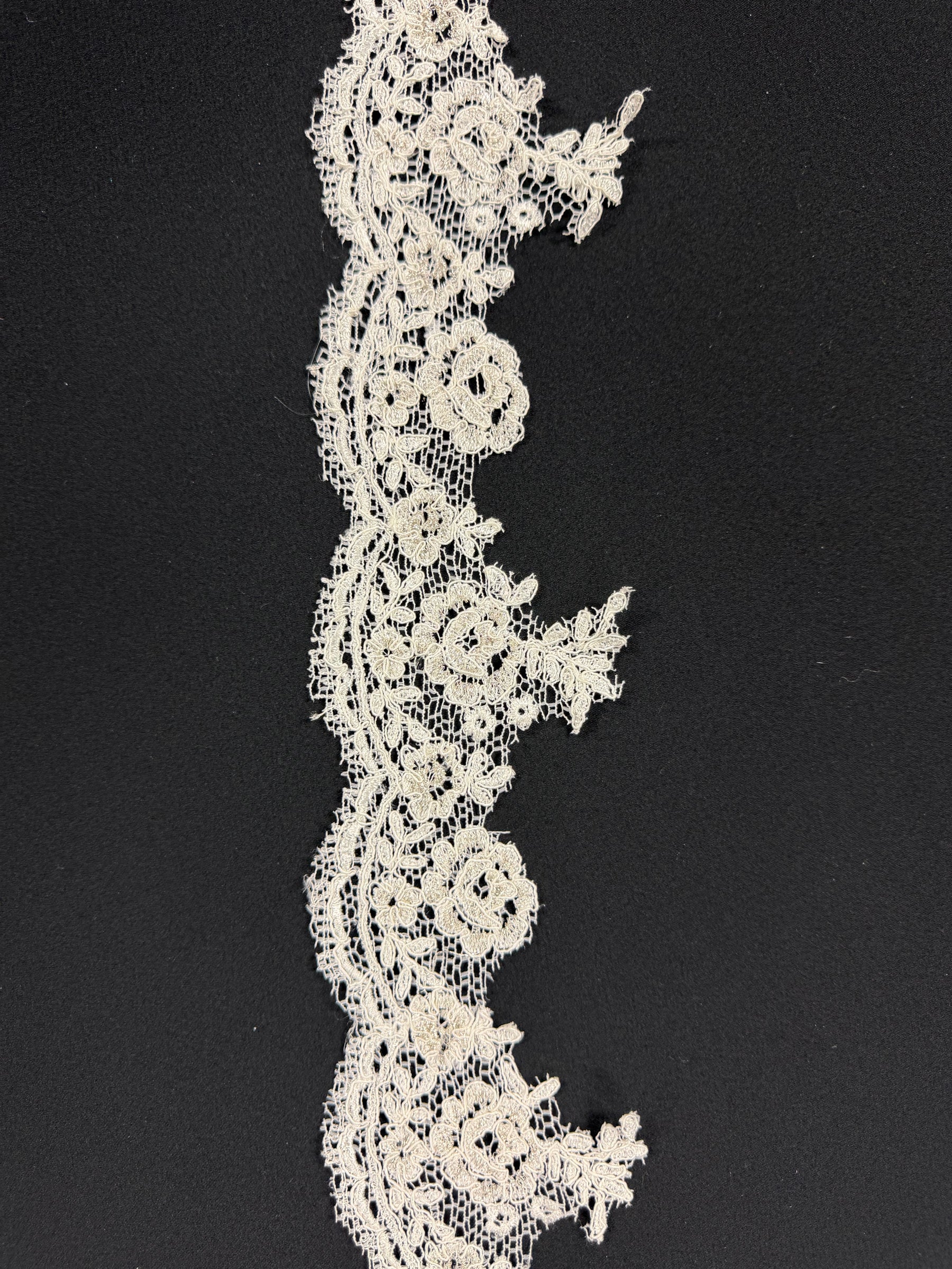 Ivory/Silver Corded Edging - T92