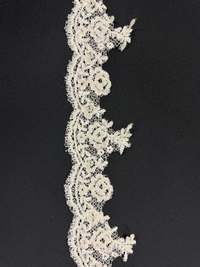 Ivory/Silver Corded Edging - T92