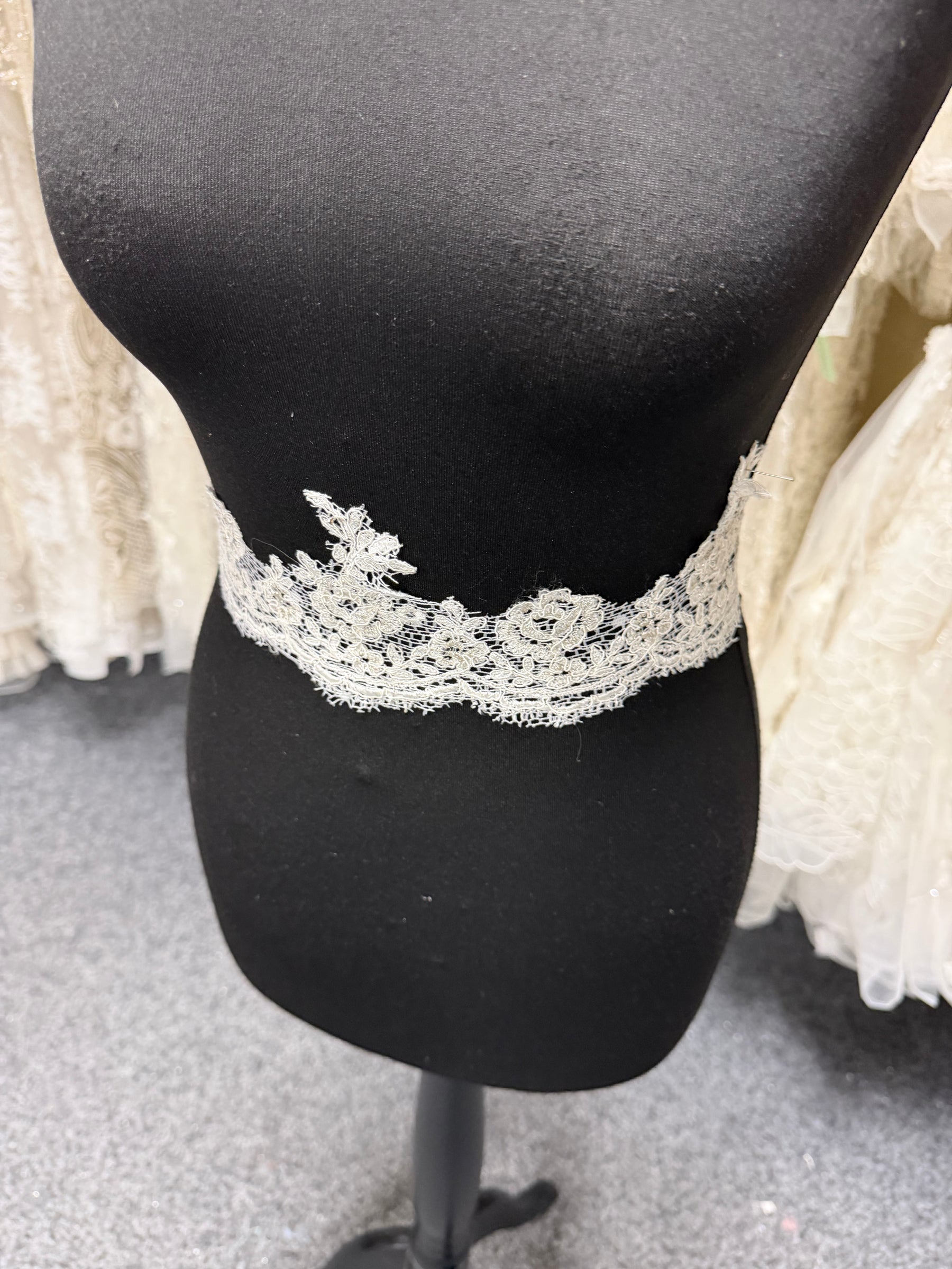 Ivory/Silver Corded Edging - T92