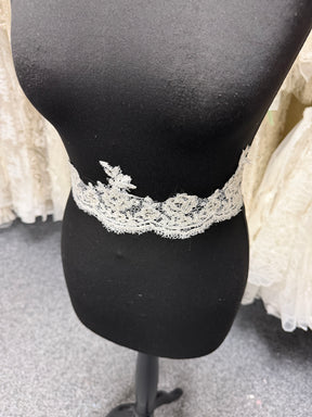 Ivory/Silver Corded Edging - T92