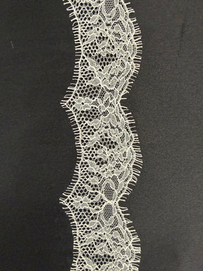 Ivory Chantilly Lace Trim - T439