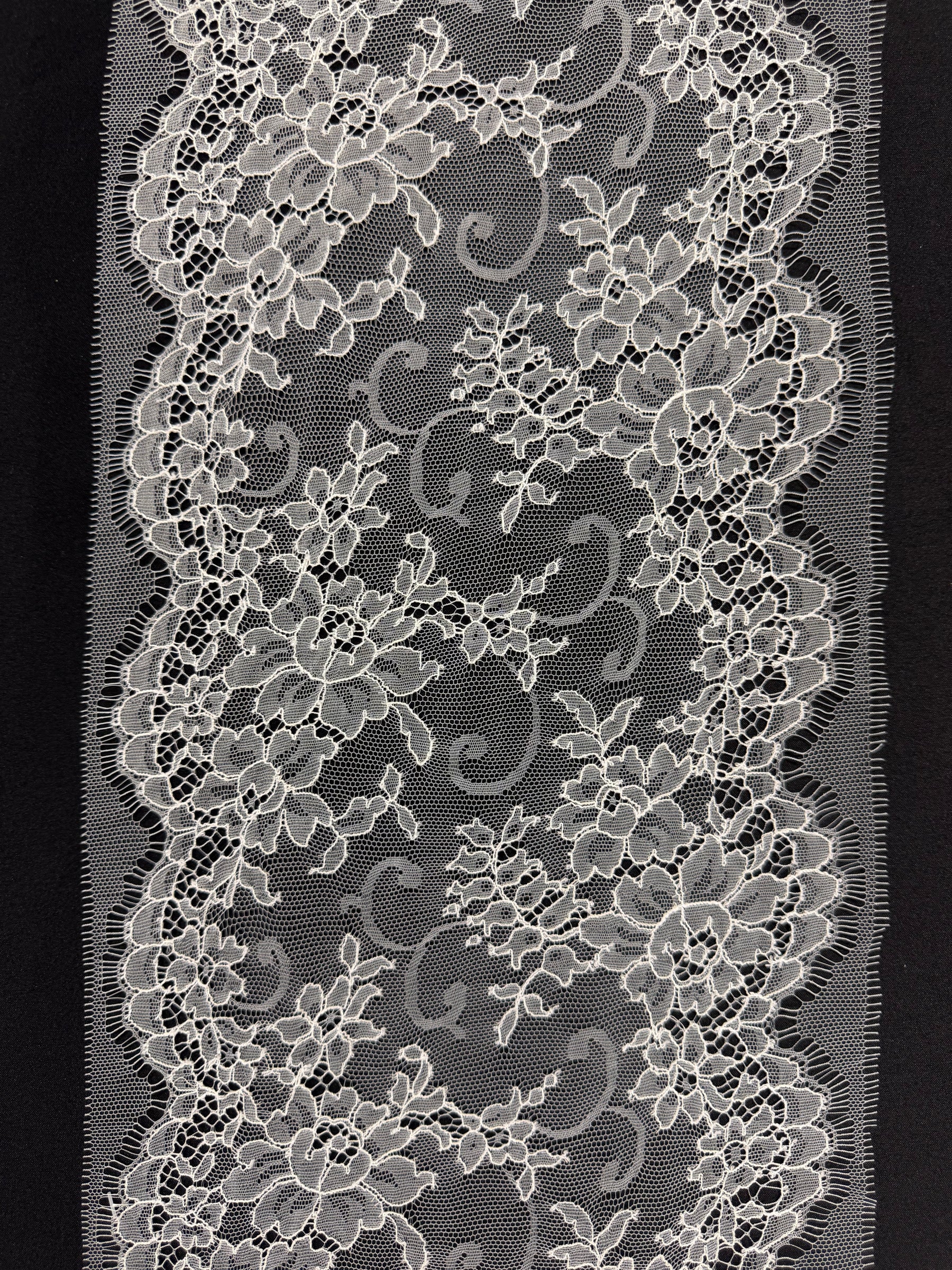 Ivory Chantilly Lace Trim - T173
