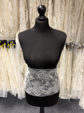 Ivory Chantilly Lace Trim - T173