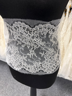 Ivory Chantilly Lace Trim - T173
