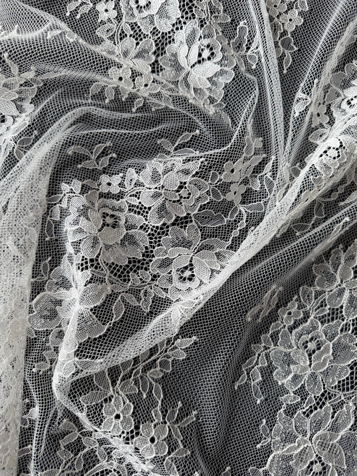 Ivory Raschel Lace - P393