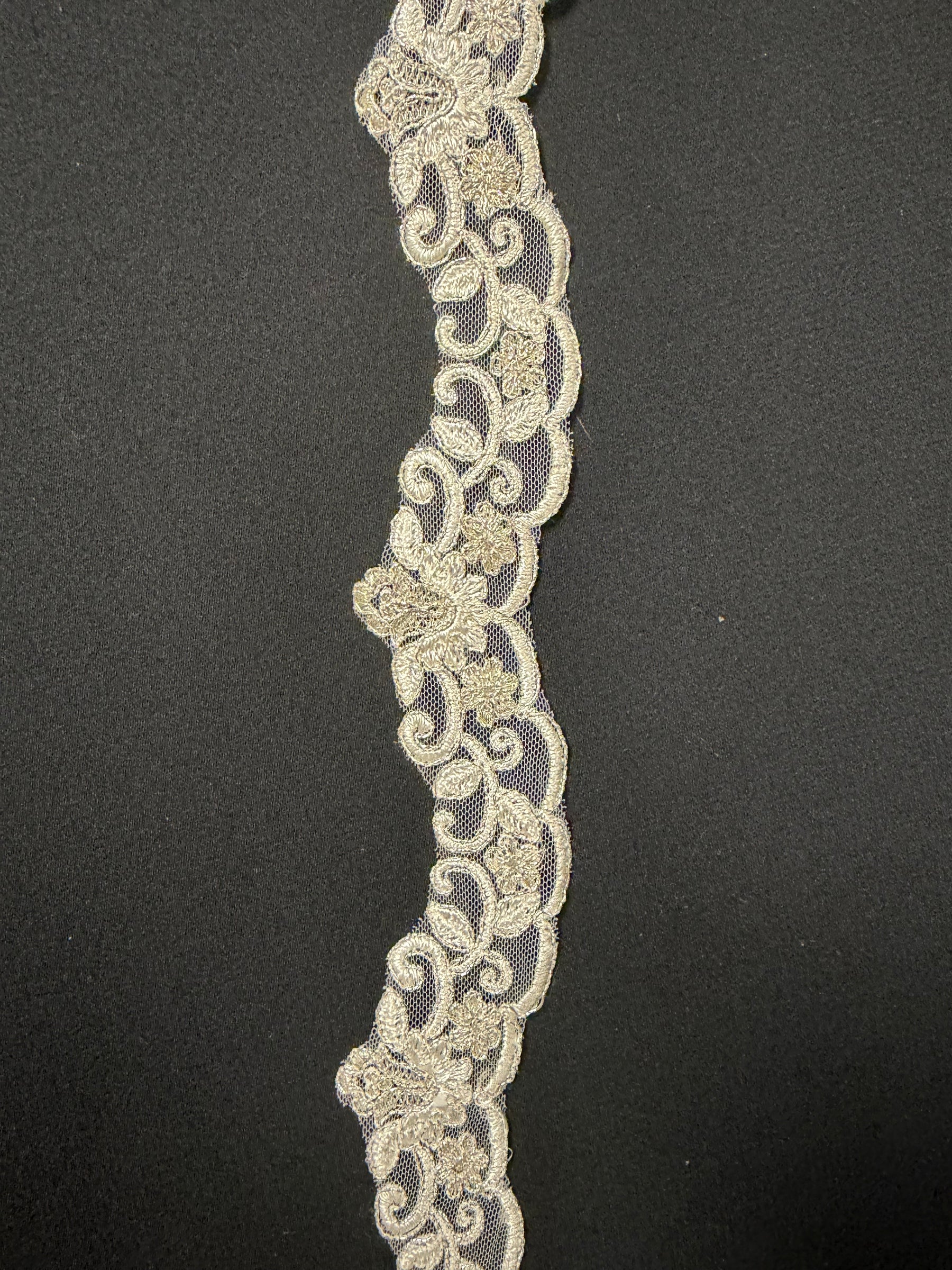 Ivory/Silver Edging - T297