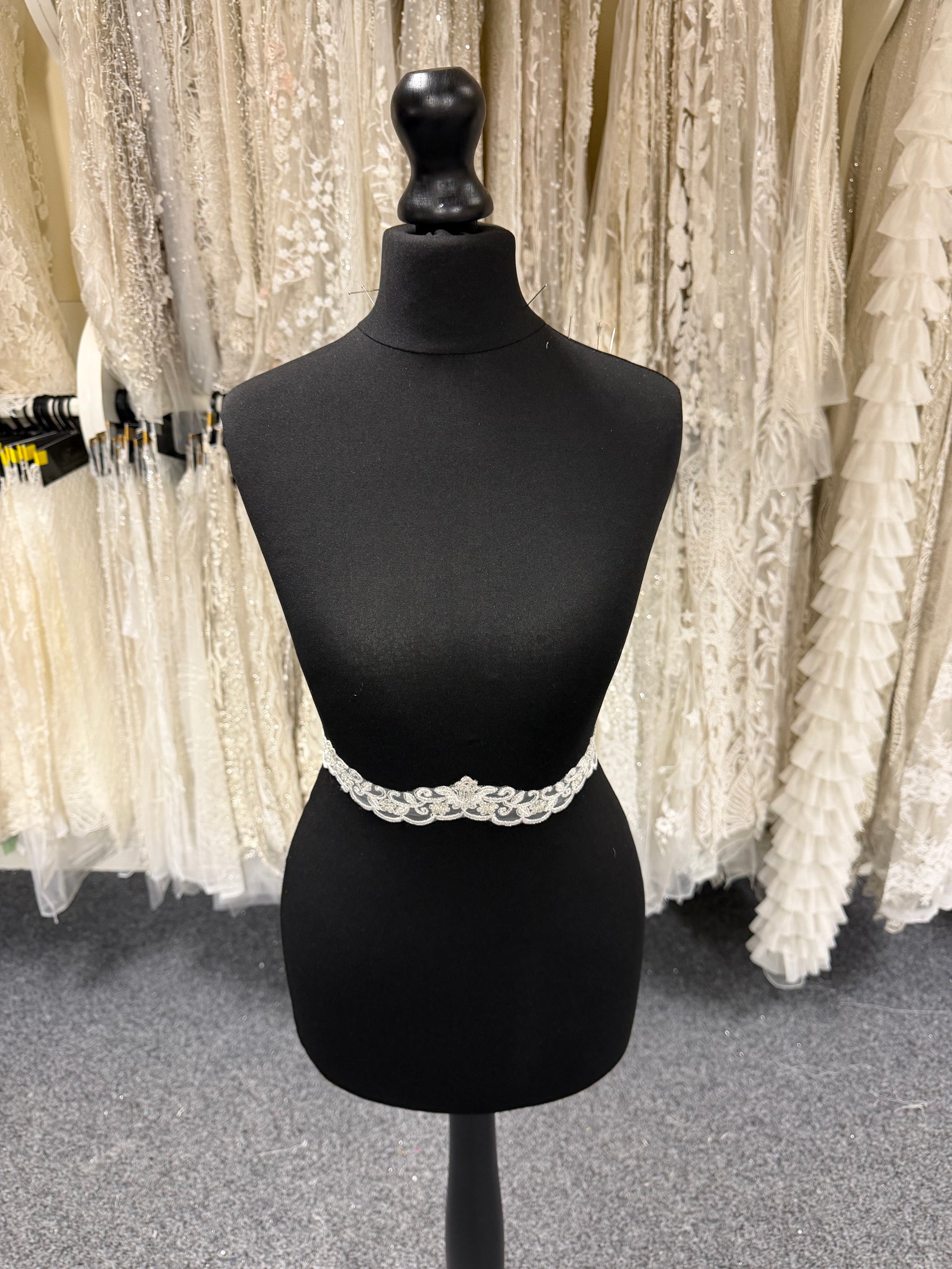 Ivory/Silver Edging - T297