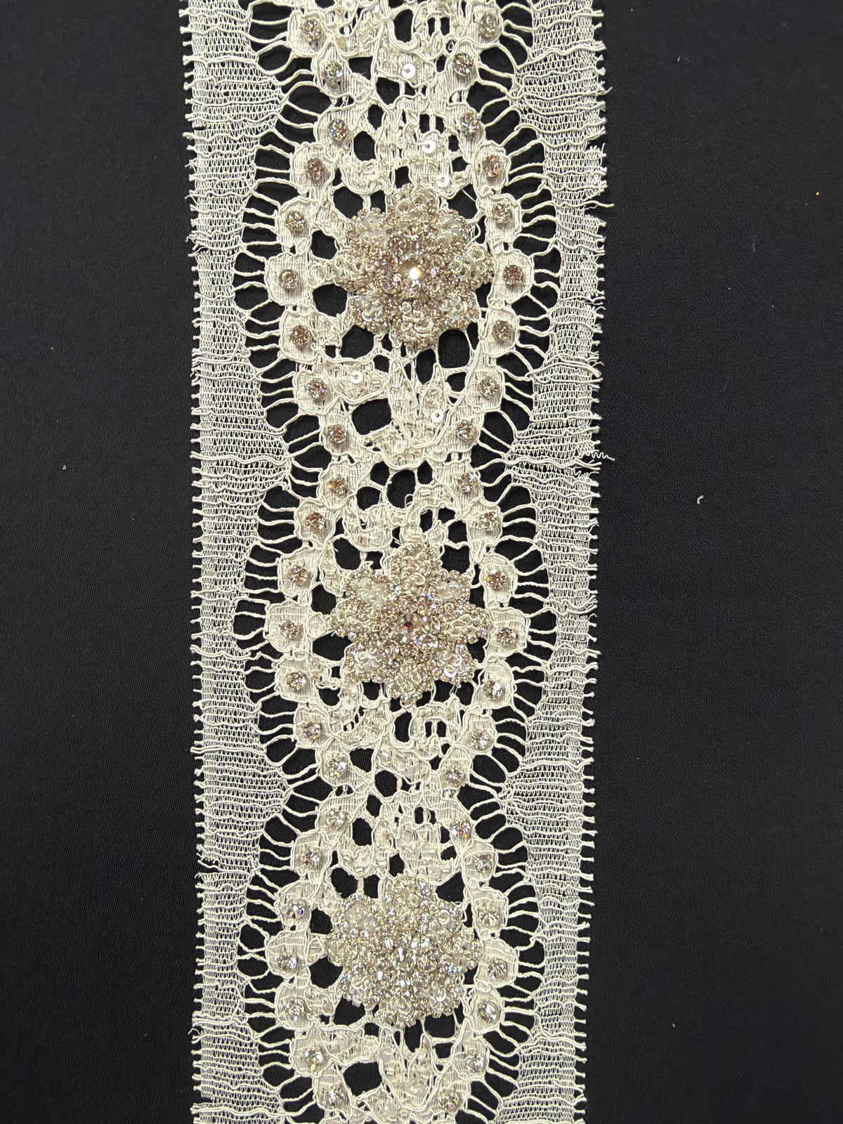 Ivory/Silver Beaded Chantilly Crystal Edging - T262