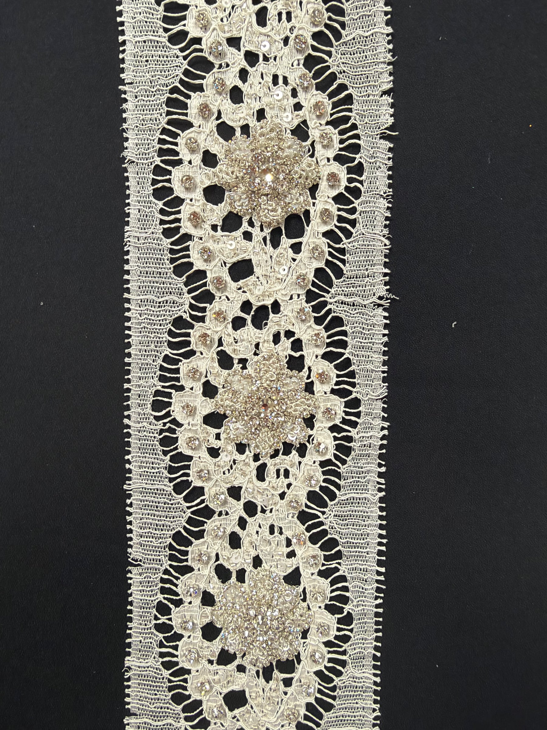 Ivory/Silver Beaded Chantilly Crystal Edging - T262