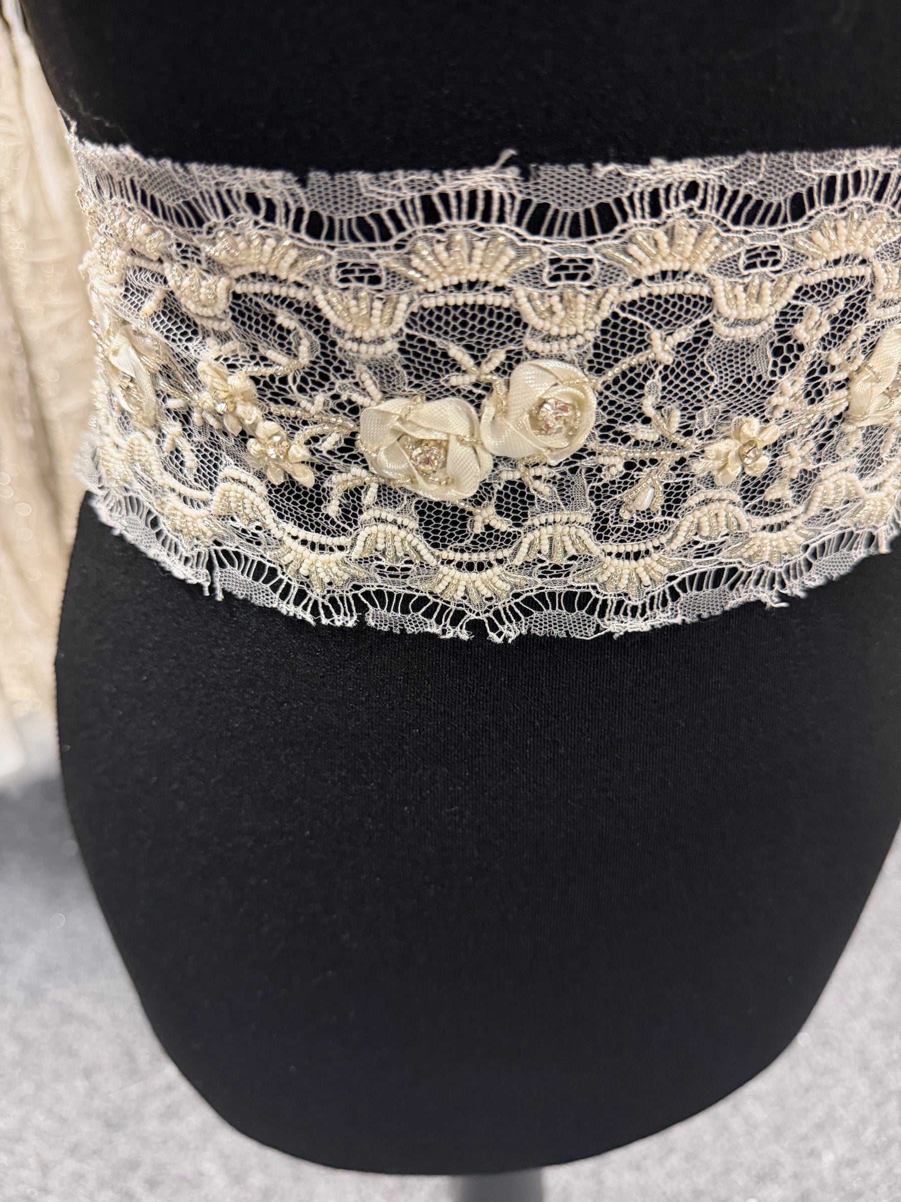 Ivory/Silver Beaded Chantilly Crystal Edging - T262
