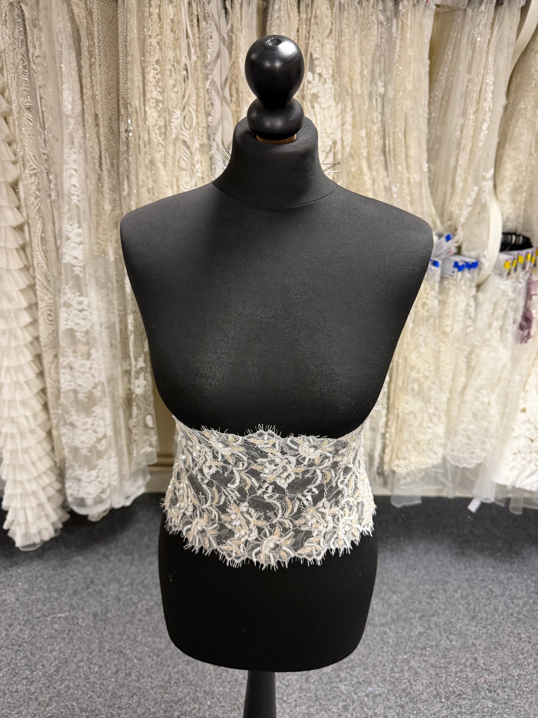 Ivory Beaded Chantilly Edging - T453