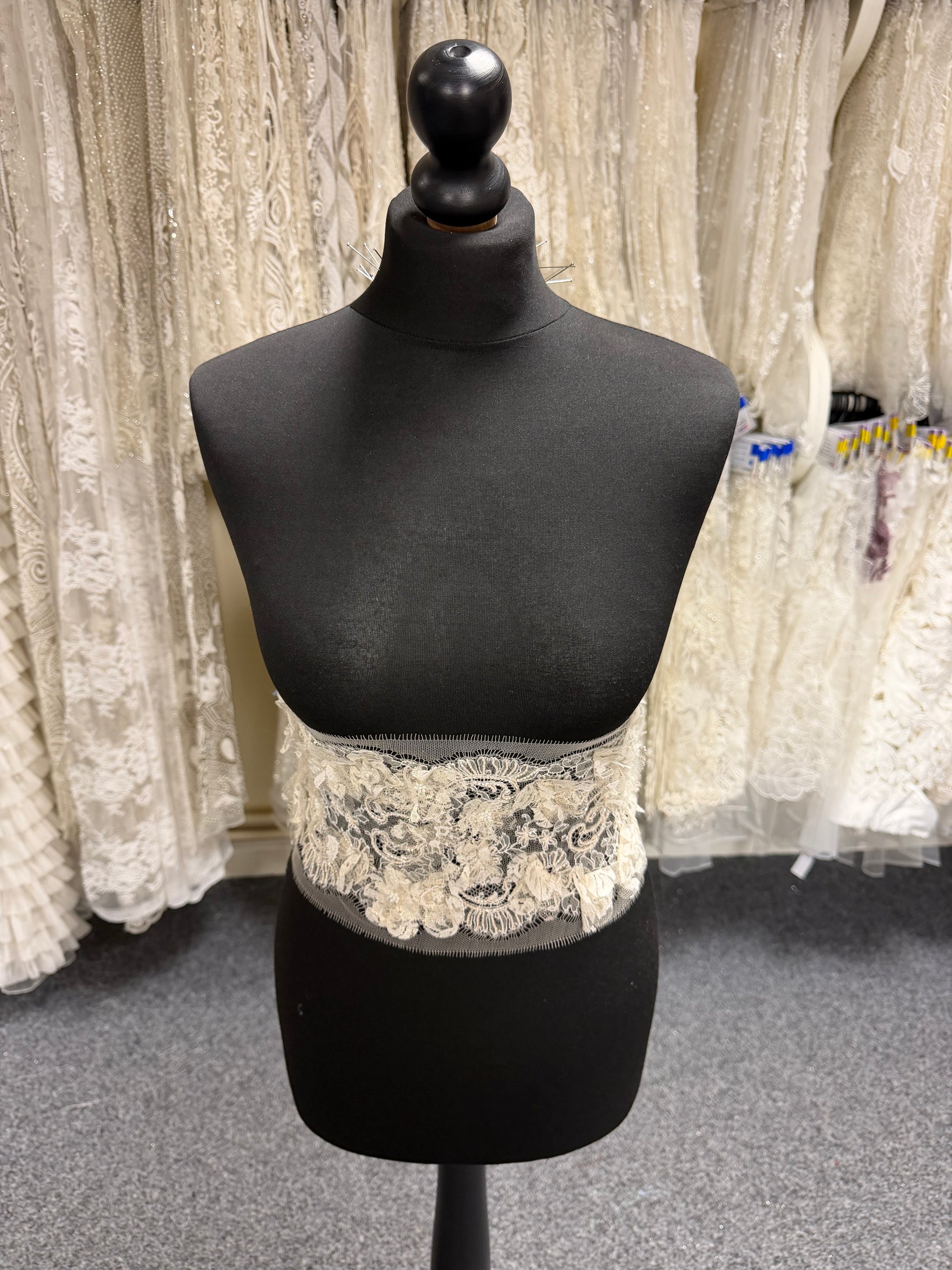 Ivory French 3D Beaded Edging - T344
