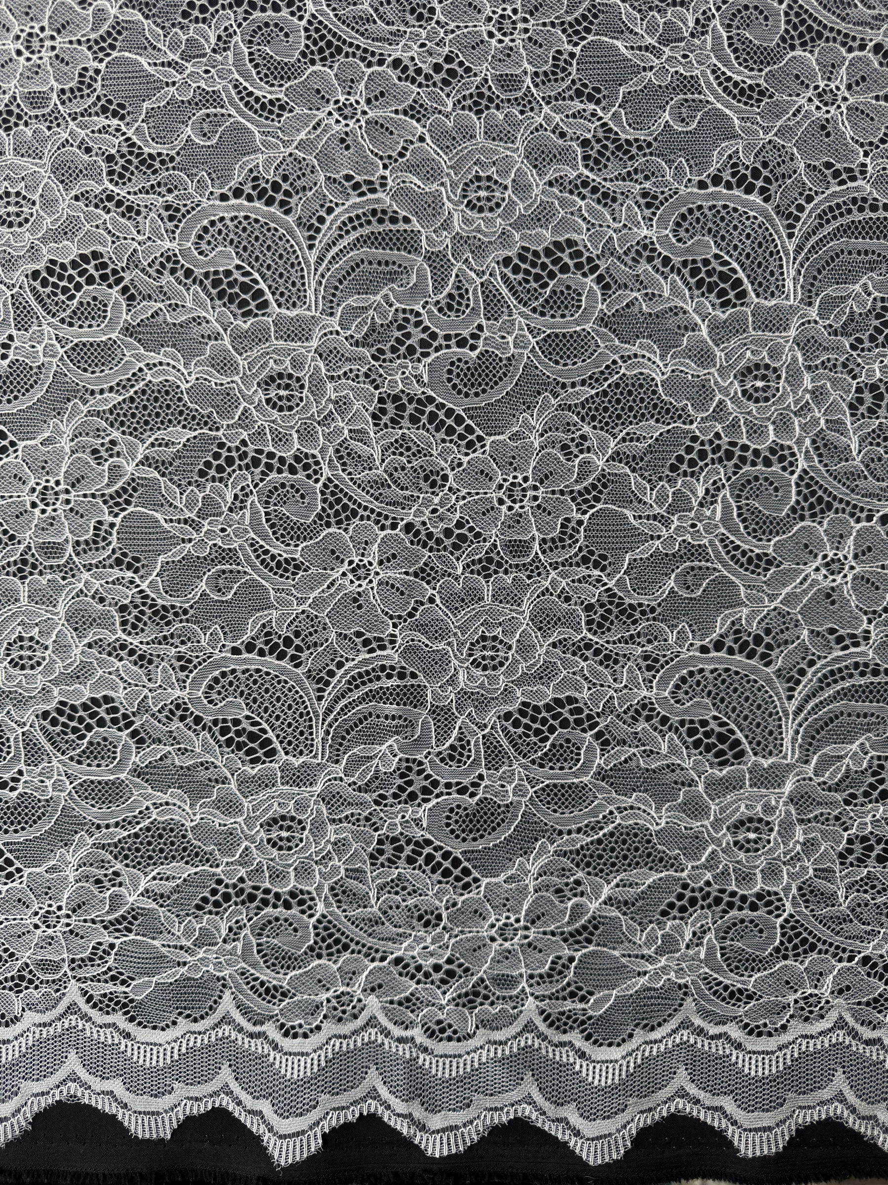 Ivory Raschel Lace - P412