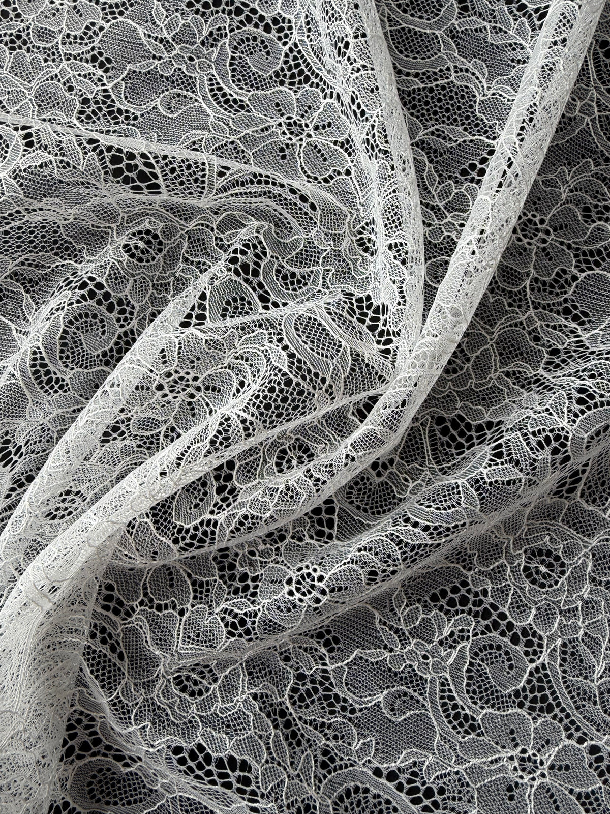 Ivory Raschel Lace - P412