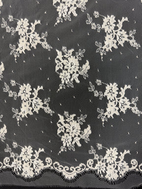 Ivory Chantilly Lace - P292