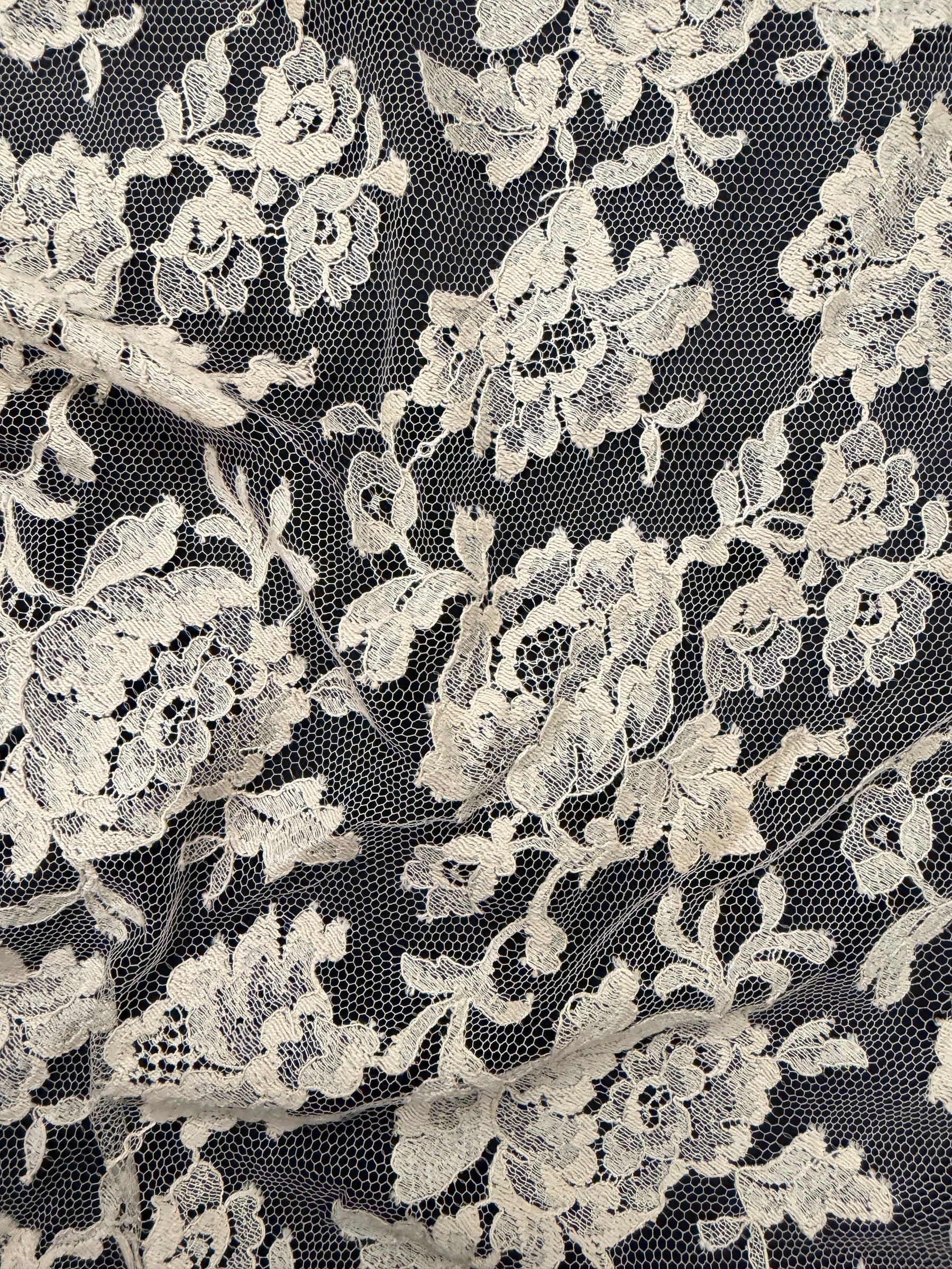 Gold Chantilly Lace - P288