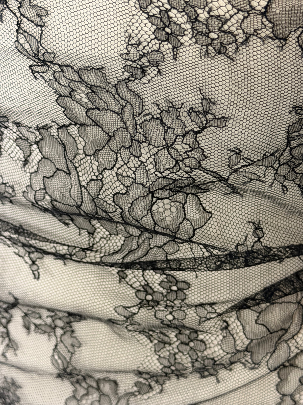 Black Chantilly Lace - P725