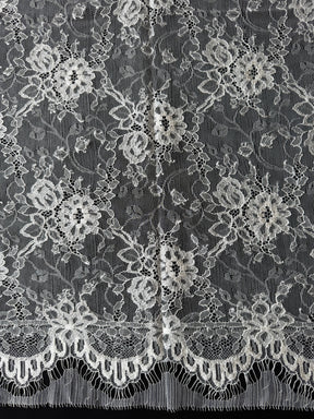 Ivory Chantilly Lace - P726