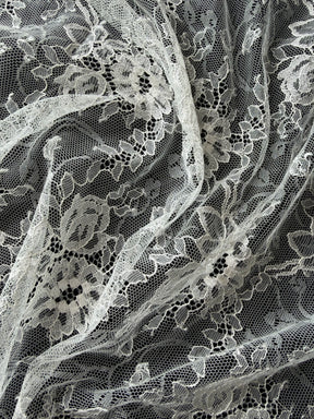 Ivory Chantilly Lace - P726