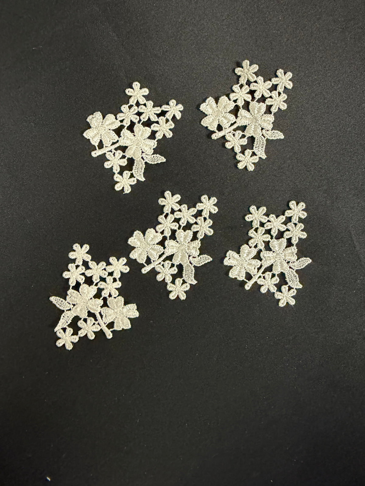 Ivory Guipure Floral Bouquet - M19 (Bag of 25)