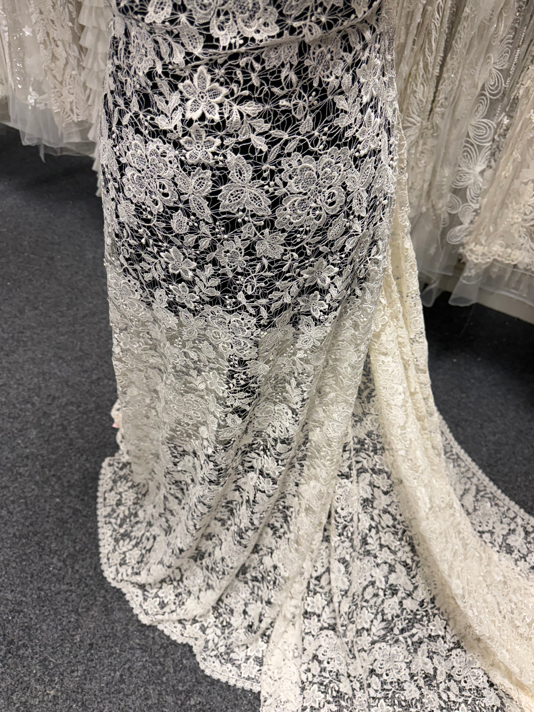 Ivory Guipure Lace - P356