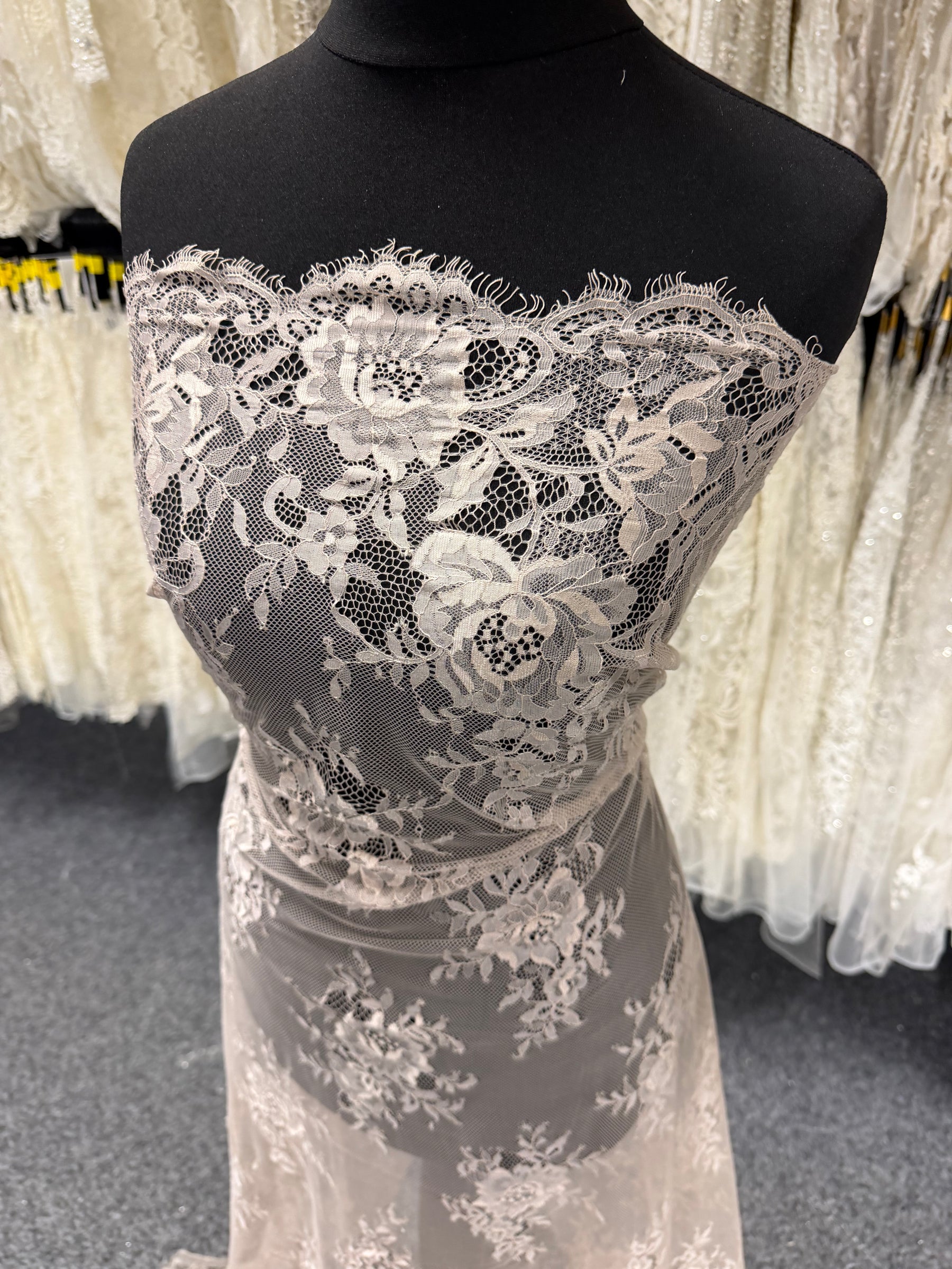 Mink Raschel Lace - P195
