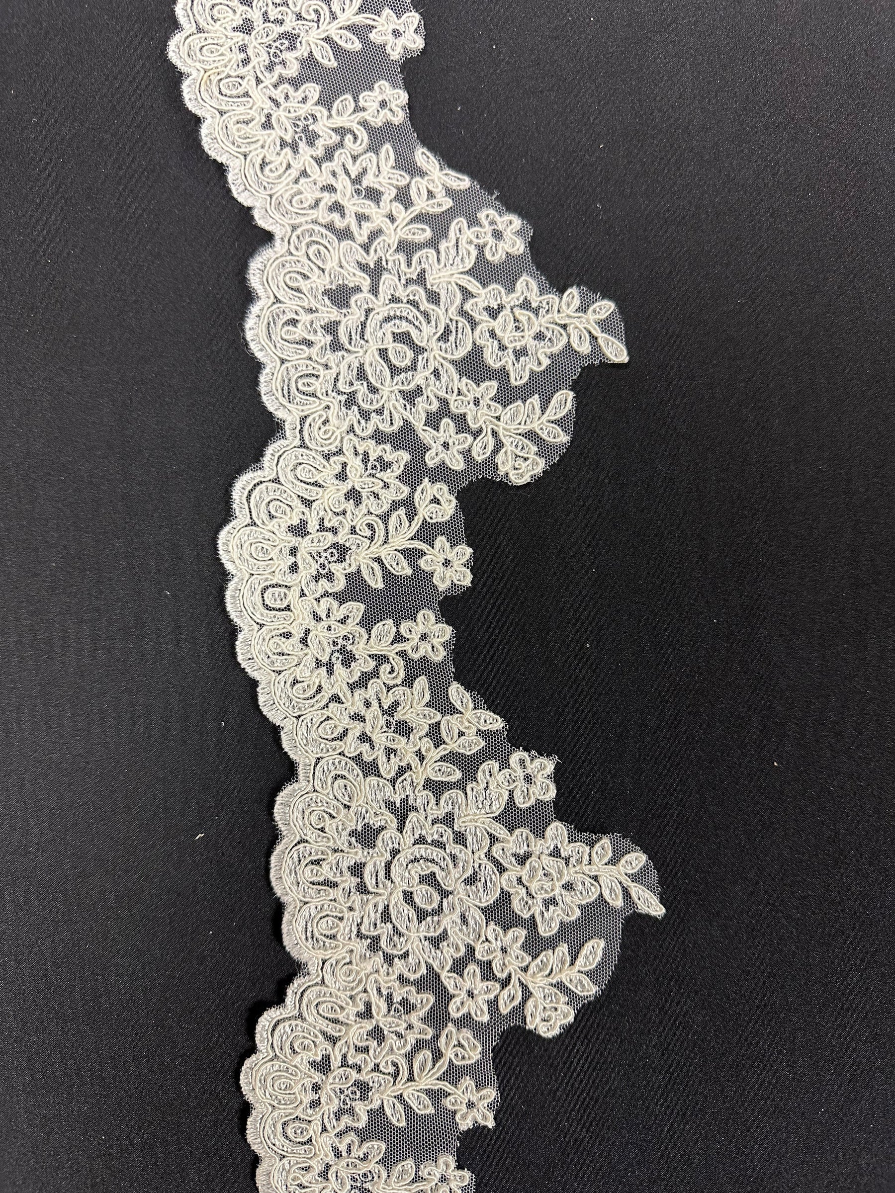 Ivory Corded Lace Trim - Insight