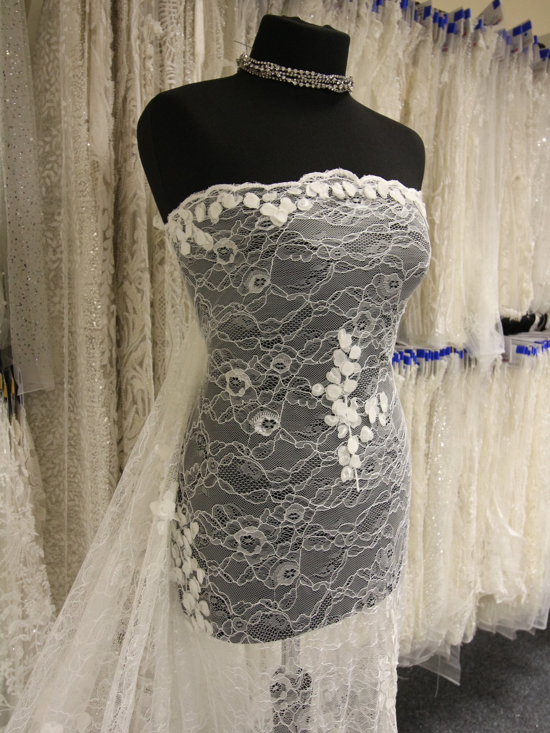 Ivory 3D Raschel Lace - Lyrex