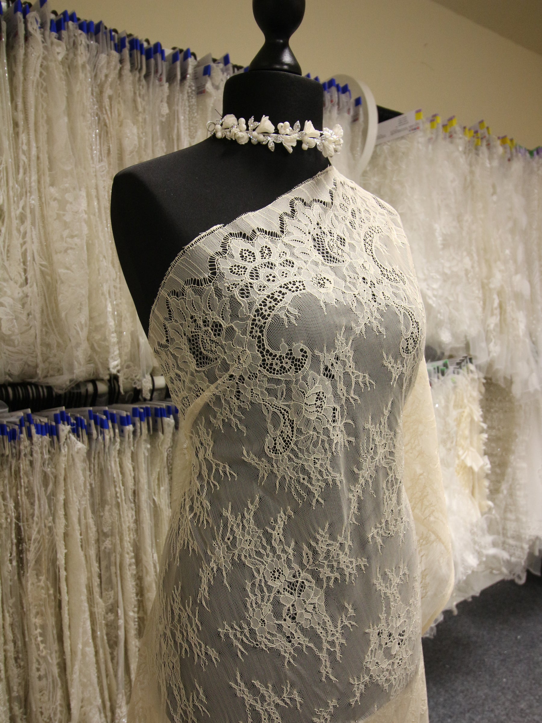 Ivory Embroidered Lace - Rocia