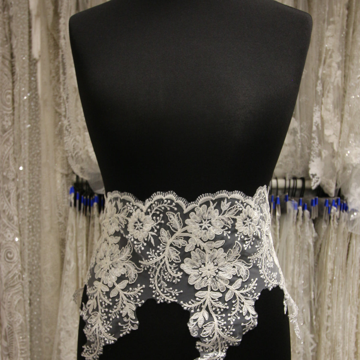 Ivory Corded Lace Trim - Wyoming