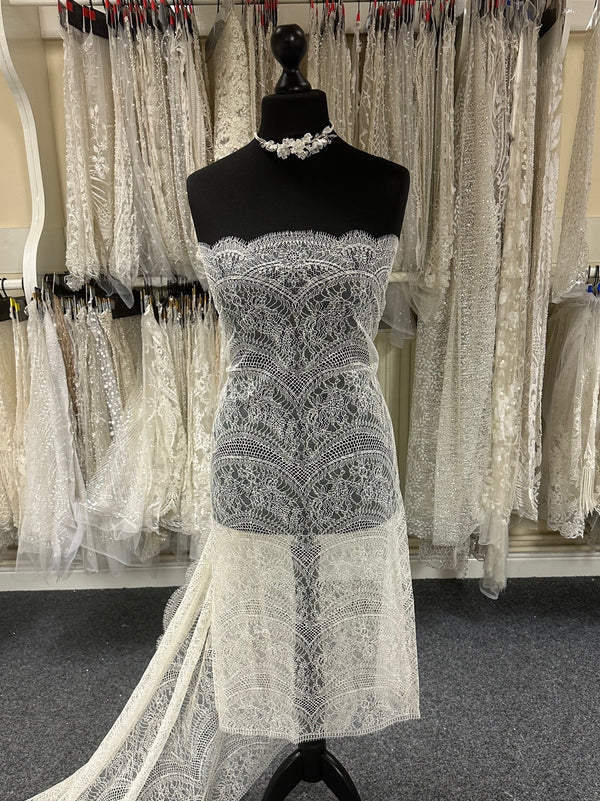 Ivory Chantilly Lace Jocelyn