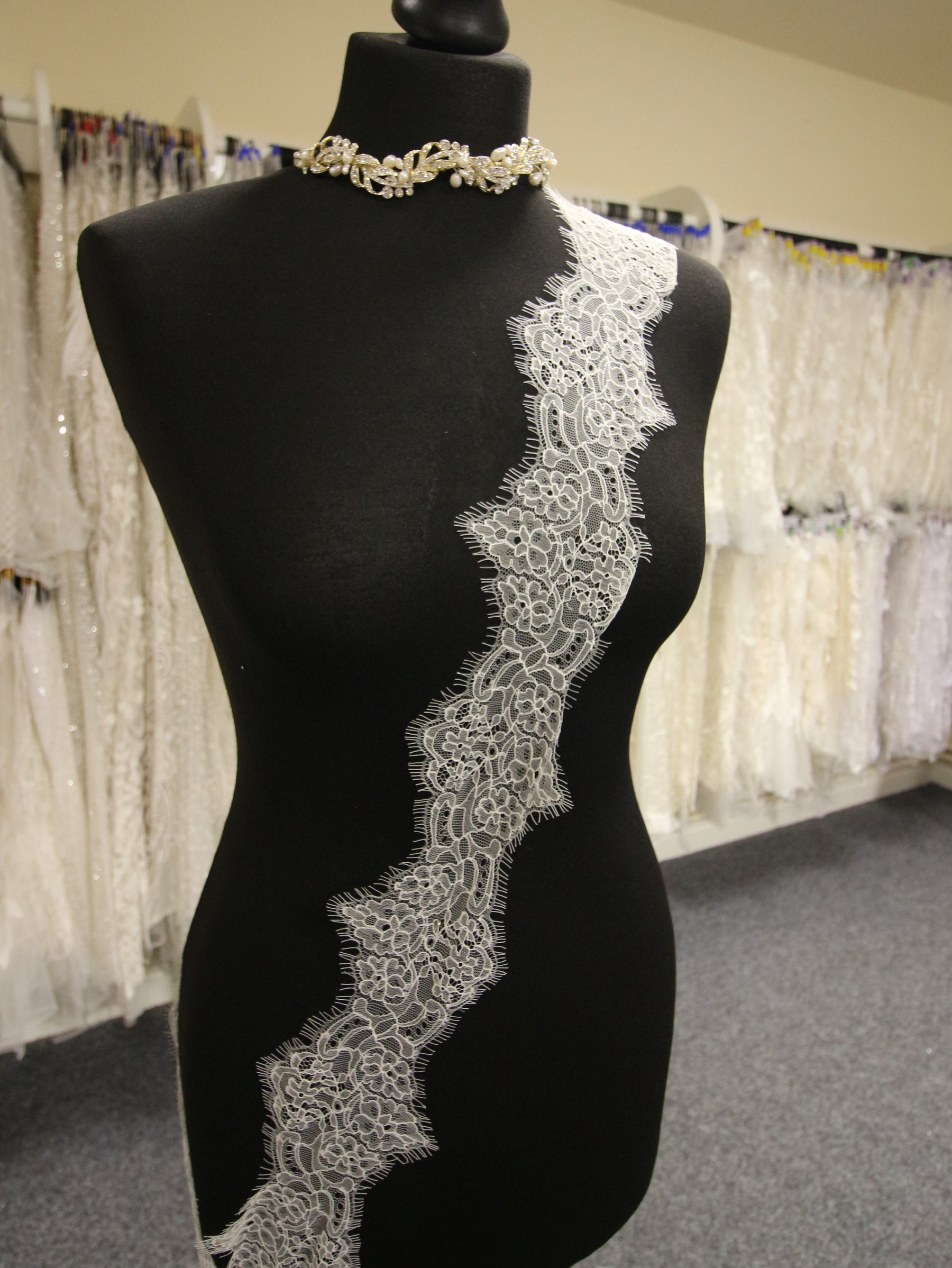 Ivory Chantilly Lace Trim - Kai