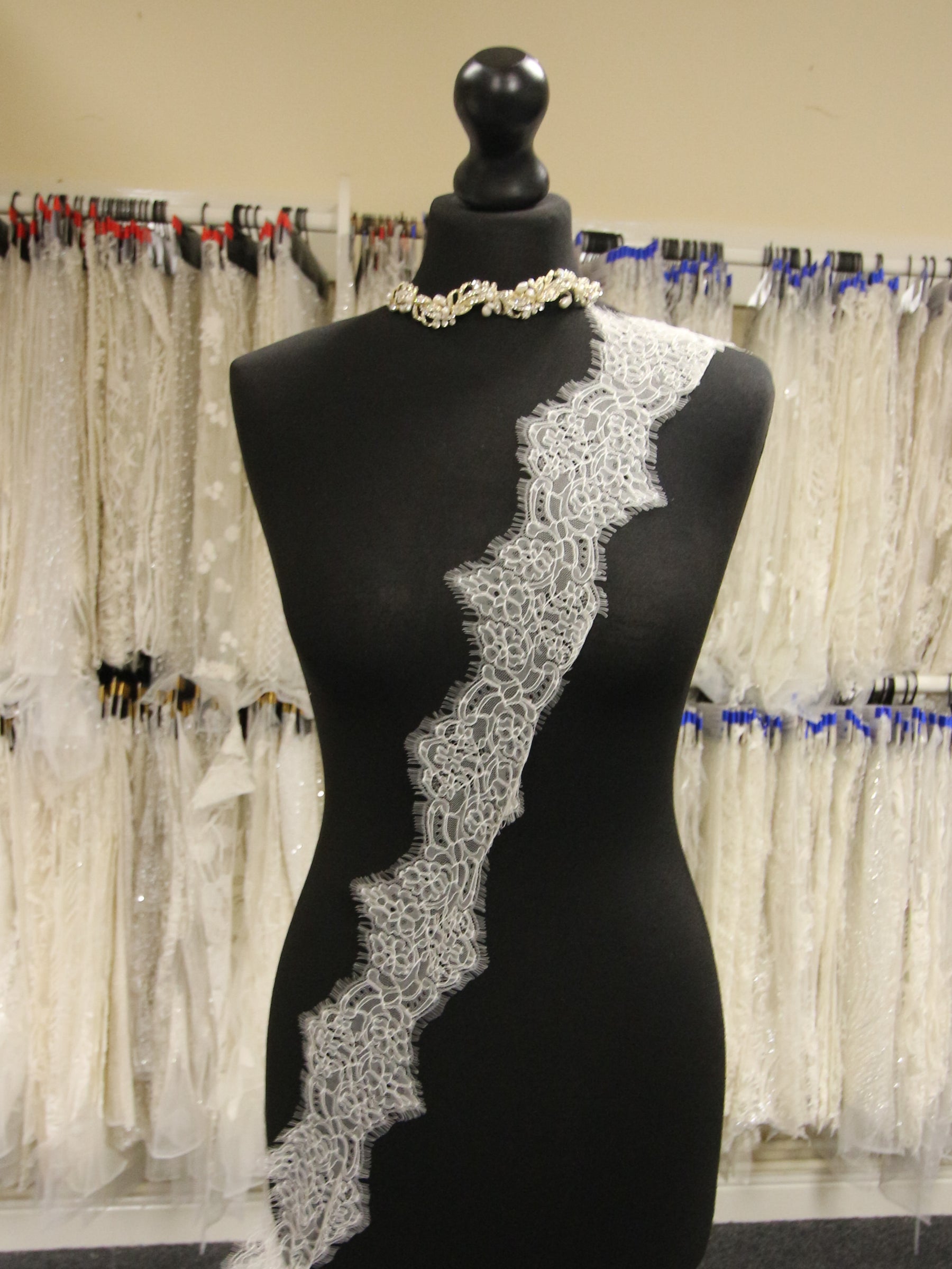 Ivory Chantilly Lace Trim - Kai