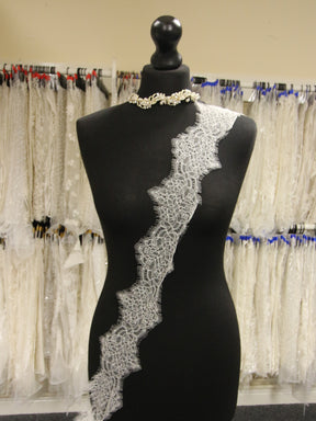 Ivory Chantilly Lace Trim - Kai