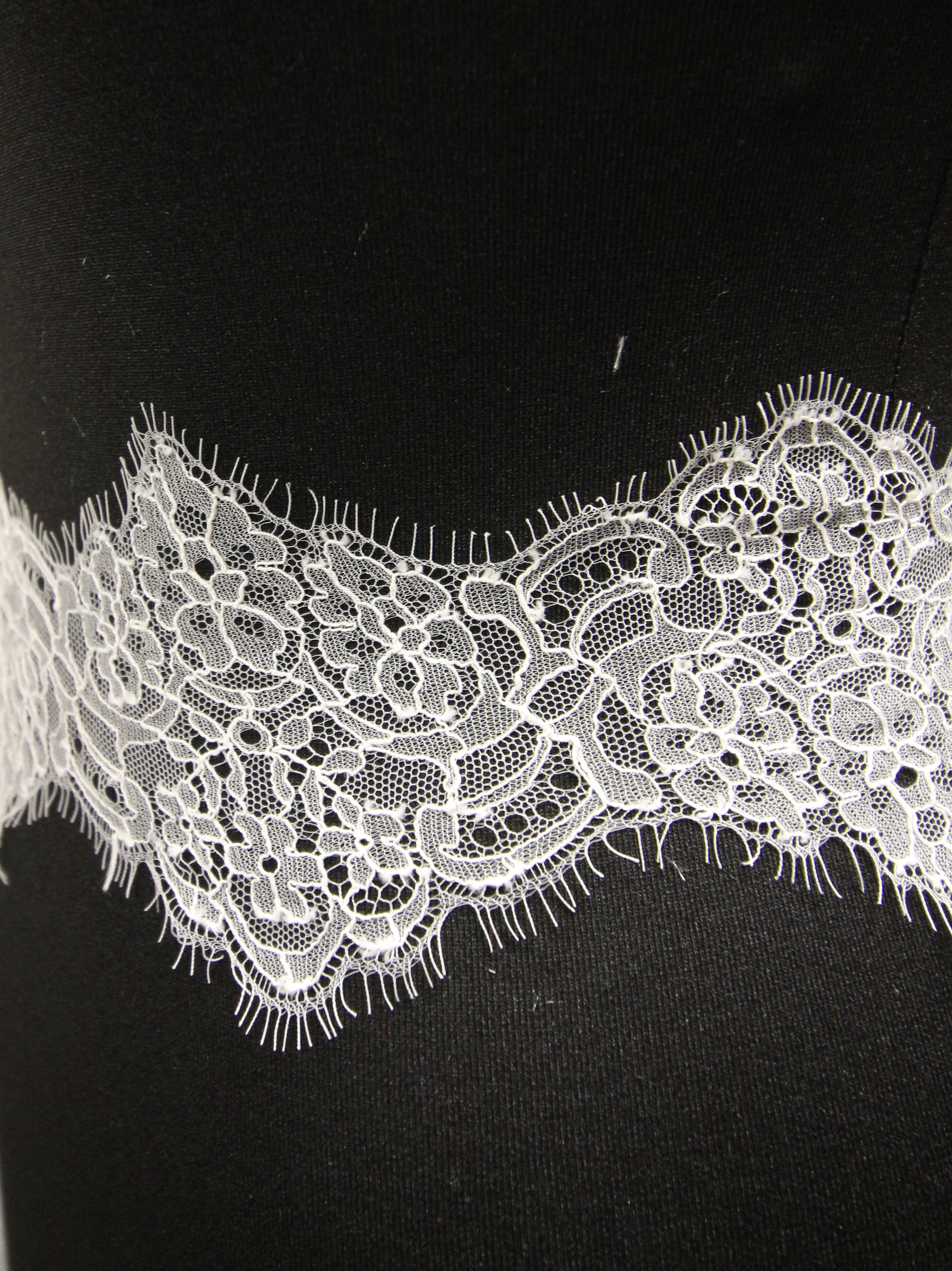 Ivory Chantilly Lace Trim - Kai