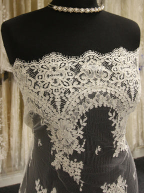 Ivory Chantilly Lace - Tiggy