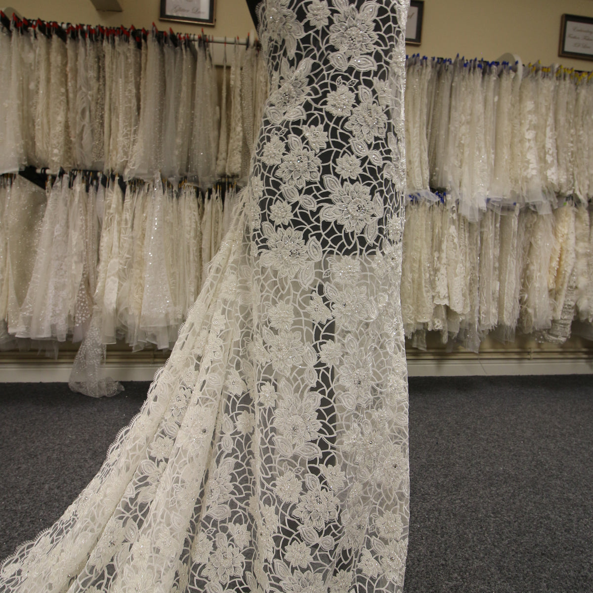 Ivoryページ IvoryEmbroideredLace-