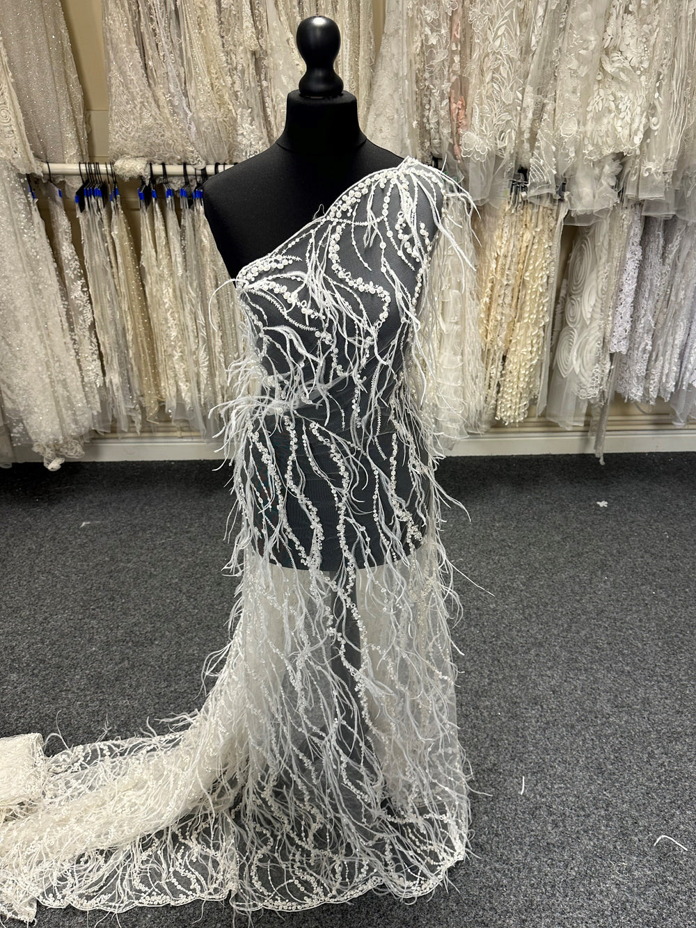 Ivory Feather Lace Ludmilla