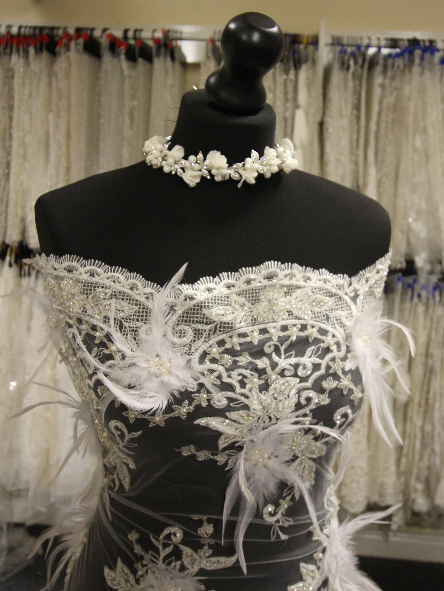 Ivory Feather Lace Guadaloupe