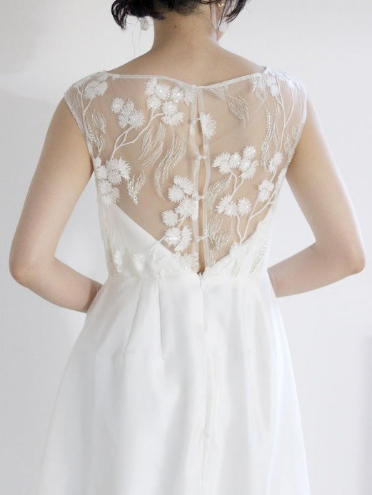 Ivory Embroidered Lace – Loretta