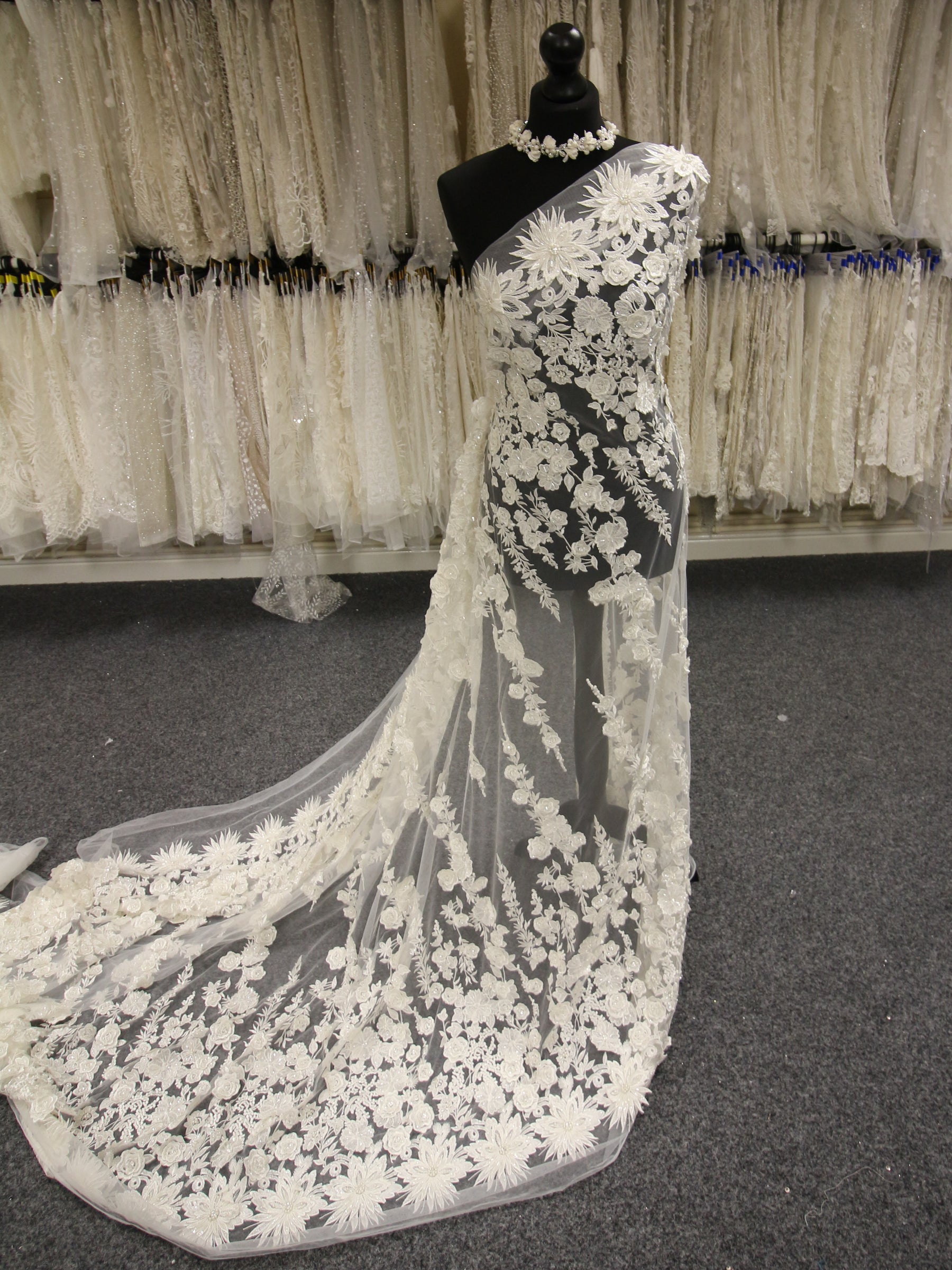 Ivory Embroidered Lace - Alessia