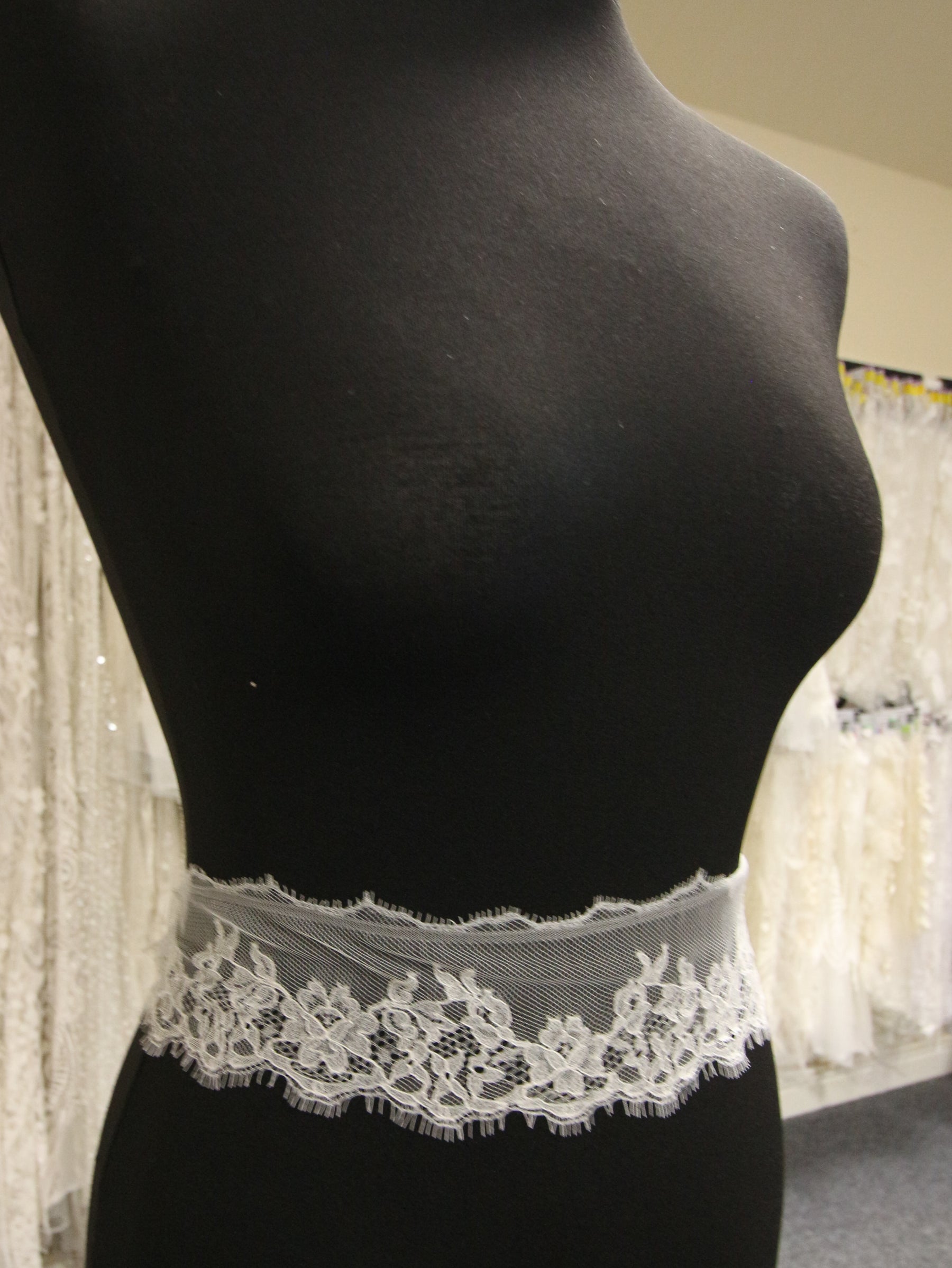 Ivory Chantilly Lace Trim - Brighton