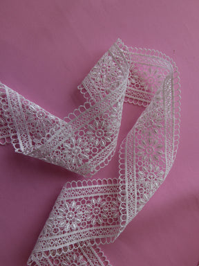 Ivory Lace Trim - Pine