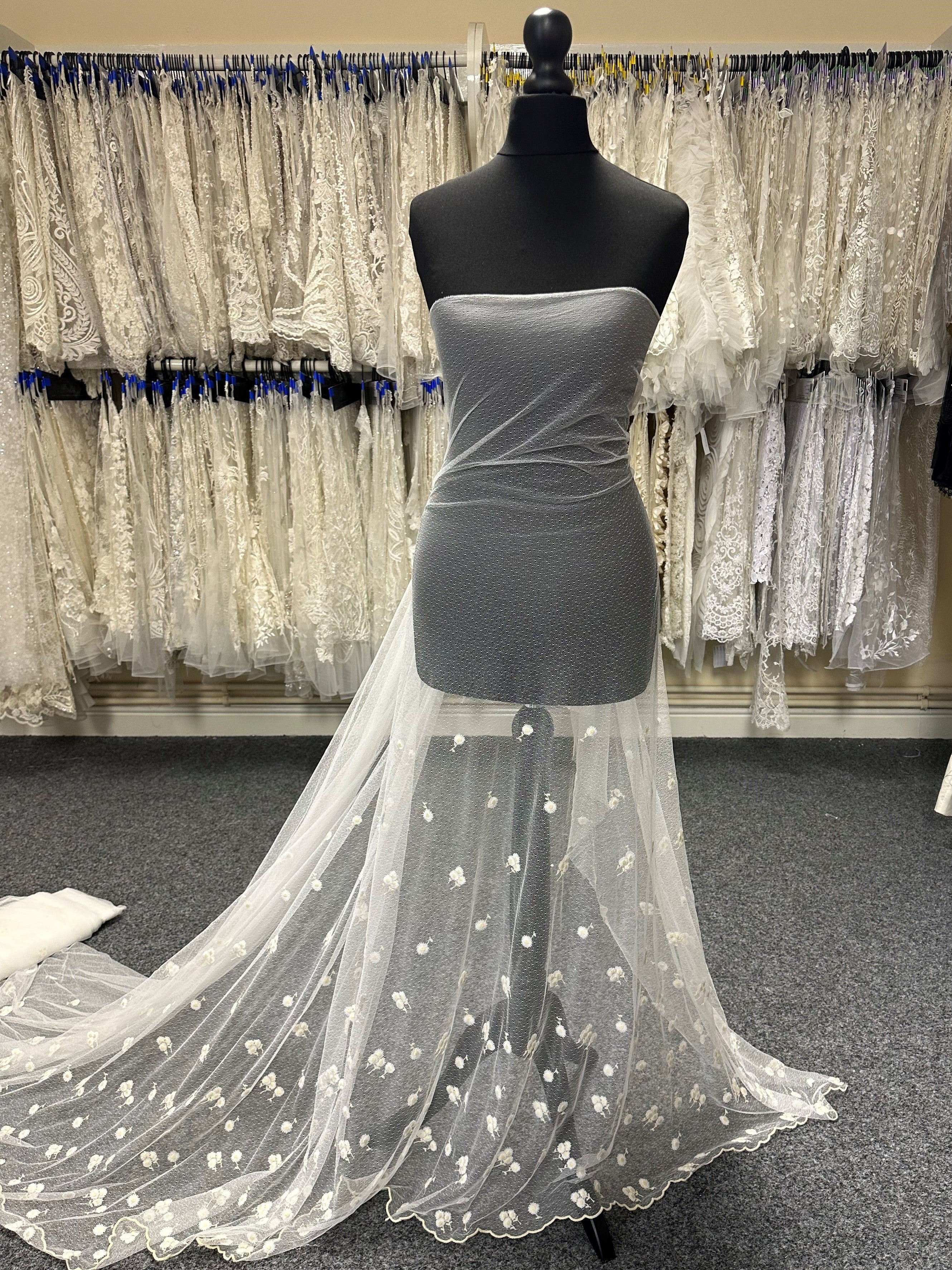 ERADIE エラディエ Flocked Tulle Lace Dress Flocked Tulle Lace Dress -L.Beige- – ERADIE