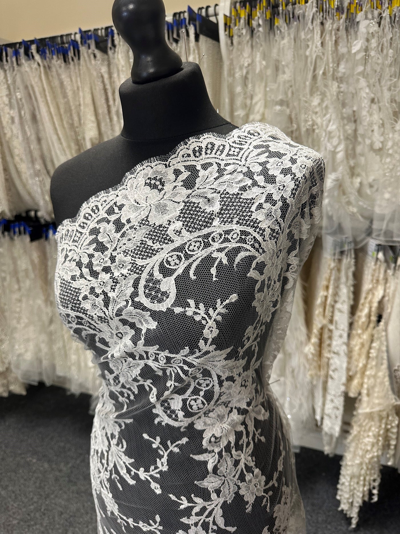 Ivory Chantilly Lace Kirsten